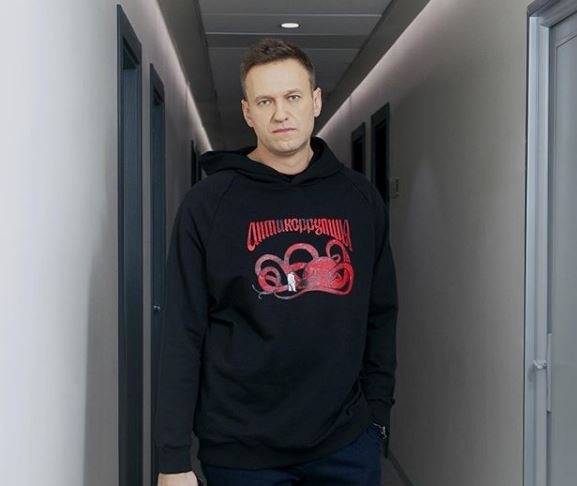 Алексей Навальный - Егор Жуков - На политика Алексея Навального напали. Обсыпали мукой и облили молоком - znak.com - Москва