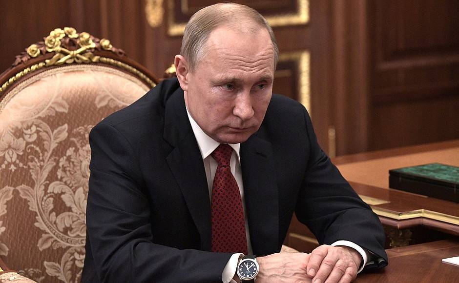 Владимир Путин - Путин: Голосование по поправке к Конституции надо перенести на более позднюю дату - vm.ru - Россия