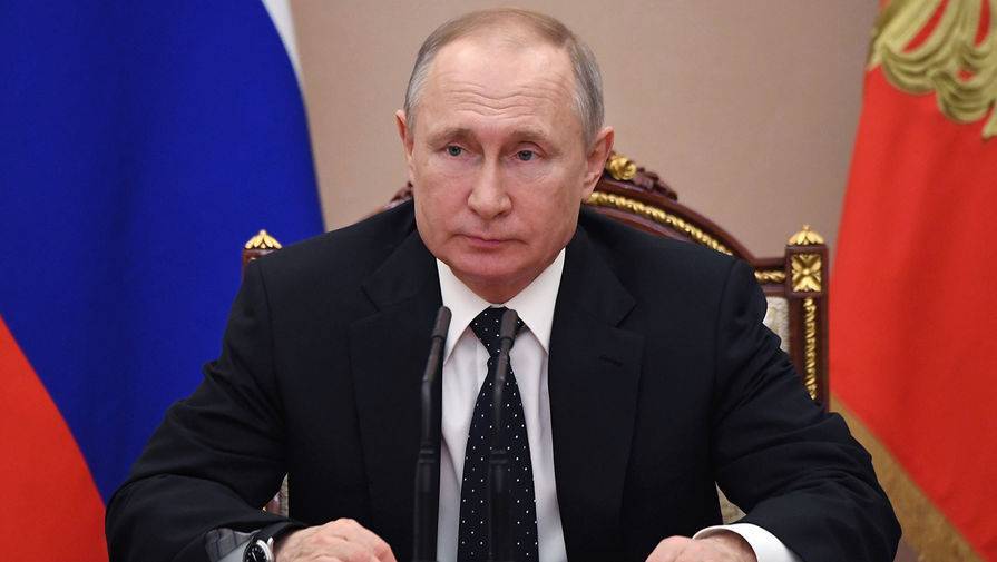Владимир Путин - Путин предложил рассчитывать больничный из суммы не менее одного МРОТ - gazeta.ru - Россия
