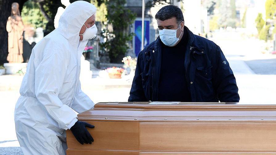 Жертвами коронавирусной инфекции в мире стали более 20 тысяч человек - gazeta.ru - Россия - Ухань