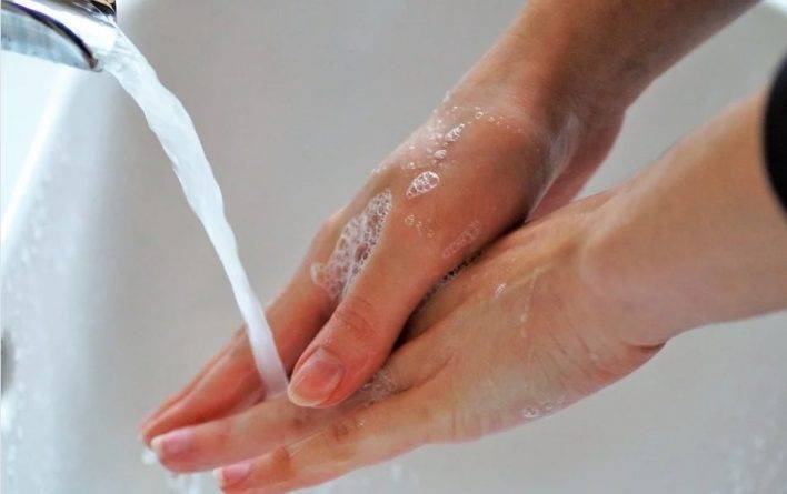 Джон Уильямс - Почему мыло, антисептик и теплая вода помогают в борьбе с коронавирусом - usa.one - Сша