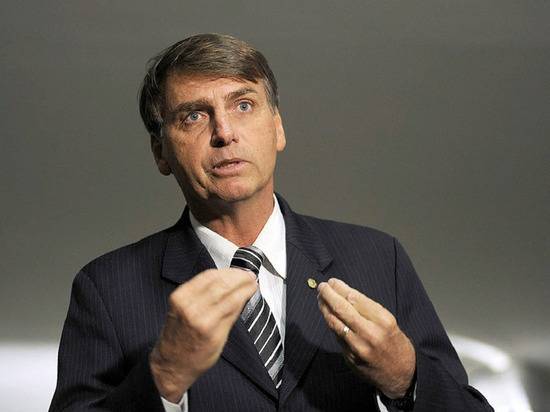 Жаир Болсонар - Президент Бразилии назвал преступлением действия губернаторов по введению карантина - newtvnews.ru - Бразилия