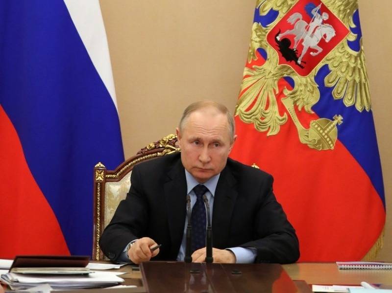 Владимир Путин - Путин признал "обрушение рынка нефти", пояснив, что экономика "ложится" - sobesednik.ru - Россия