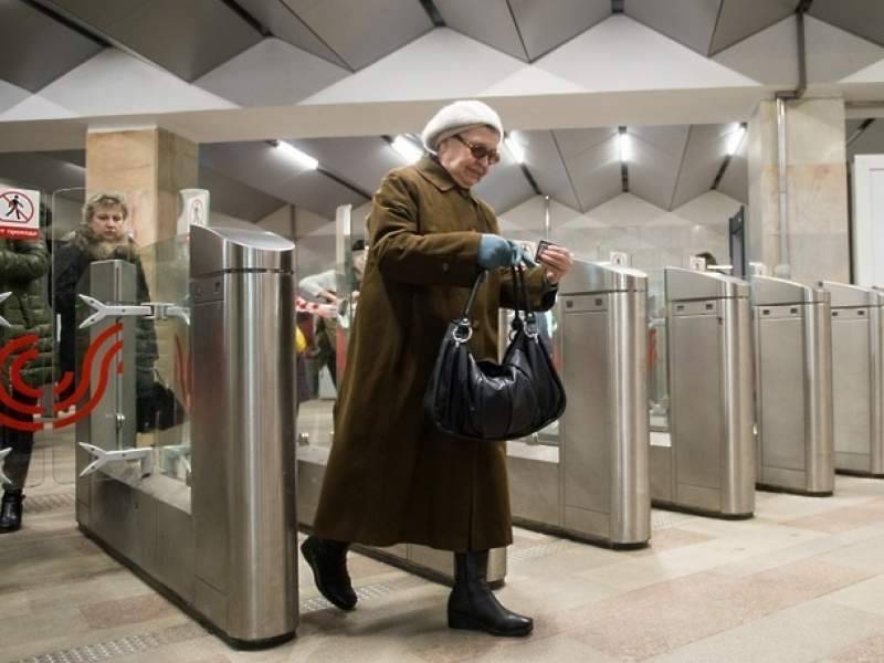 Сергей Собянин - В Москве свыше 60 тысяч пенсионеров нарушили карантин, спустившись в метро - dayonline.ru - Москва