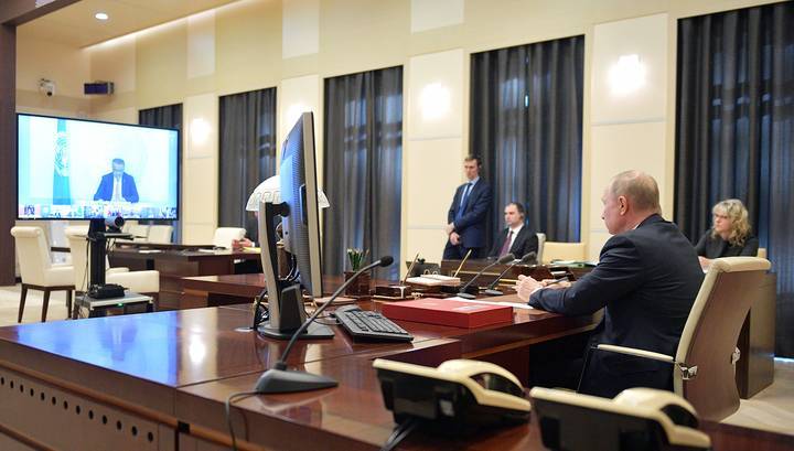 Владимир Путин - Красная папка, экран и переводчик: это все, что понадобилось Путину для участия в саммите G20 - vesti.ru - Россия