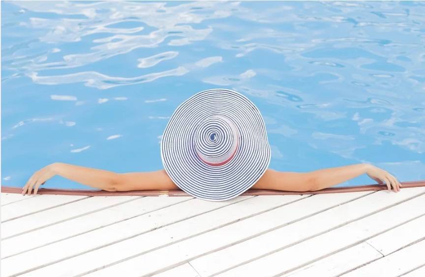 Михаил Мишустин - В России до 1 июня остановили работу курортных объектов - vm.ru - Россия