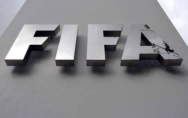 ФИФА попросила футболистов согласиться на сокращение зарплаты в два раза - rbc.ua