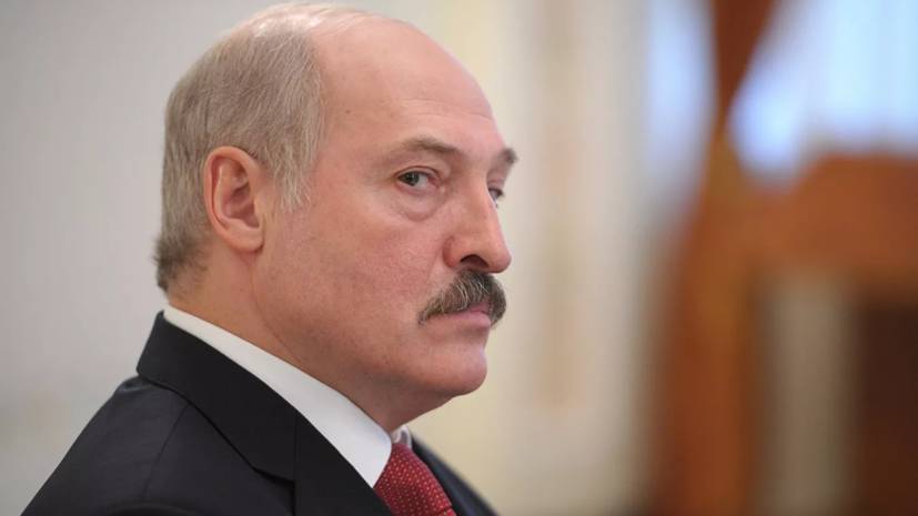 Александр Лукашенко - Лукашенко призвал бизнес не выкидывать людей на улицу - russian.rt.com - Белоруссия