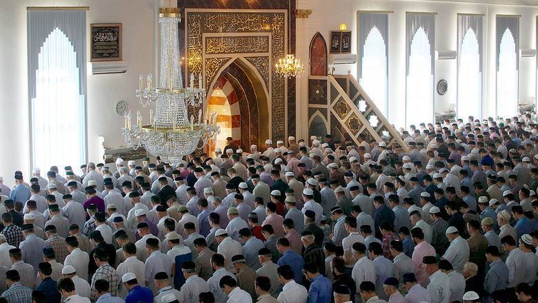 Власти Чечни не отменили обязательную пятничную молитву, несмотря на коронавирус - newizv.ru - республика Чечня