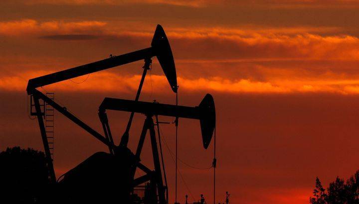 Цены на нефть упали ниже 25 долларов за баррель - vesti.ru - Лондон