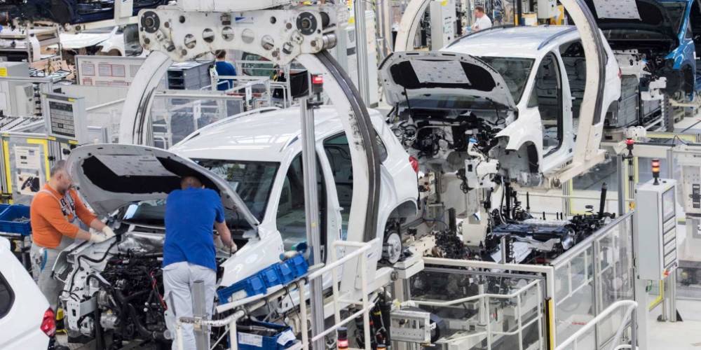 Герберт Дисс - Volkswagen сообщил о еженедельных потерях в 2 млрд евро из-за COVID-19 - autonews.ru - Китай - Германия