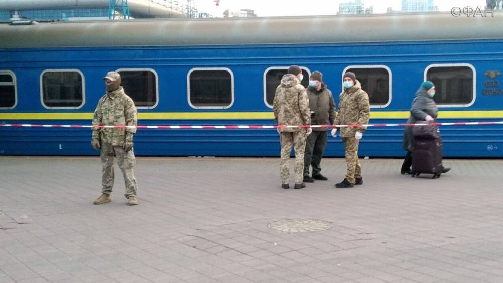 Возвращающихся с Украины россиян не пускают на Киевский вокзал - riafan.ru - Россия - Украина - Киев