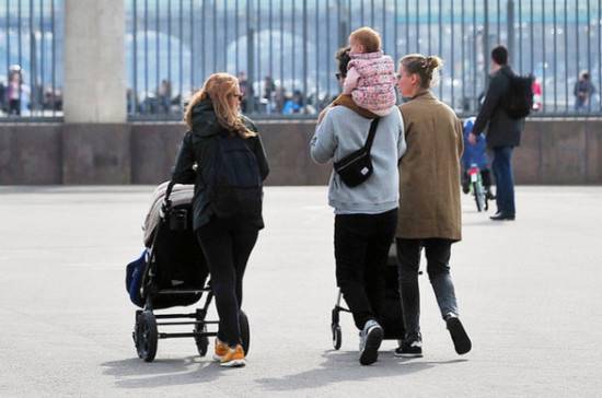 Россиянам рекомендовали не гулять с детьми из-за коронавируса - pnp.ru