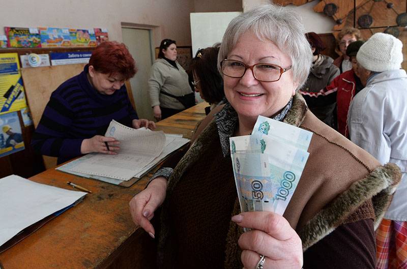 В России досрочно выплатили пенсии за апрель - tvc.ru - Россия
