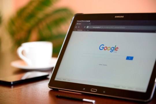 Диетологи дали рекомендации по полезному перекусу при работе из дома - versia.ru