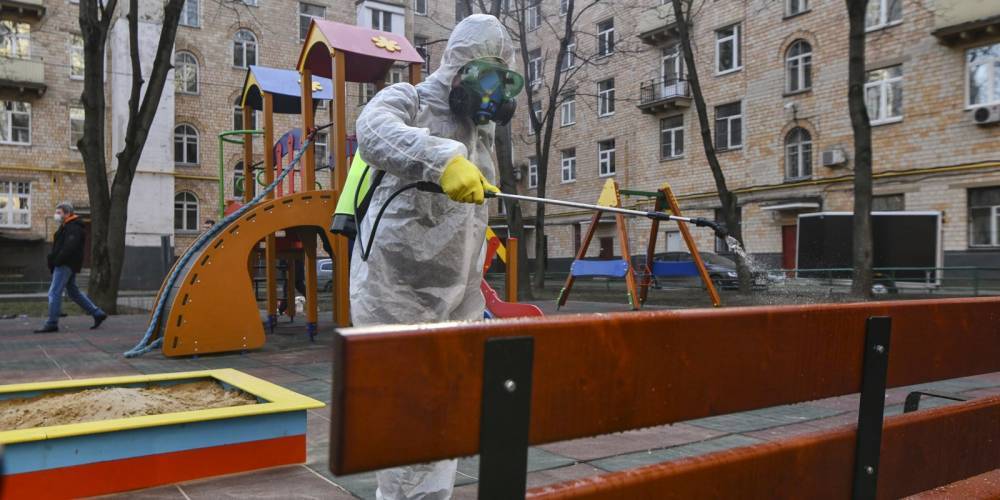 Масштабную дезинфекцию дворов, парковок и дорог проводят в Москве - vm.ru - Москва