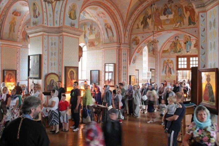 Всенощное бдение началось в соборе Владимирской иконы Божией матери - inforeactor.ru
