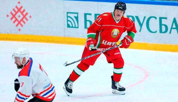 Александр Лукашенко - Лукашенко-хоккеист: «Лучше умереть стоя, чем жить на коленях» - newtvnews.ru - Белоруссия - Минск