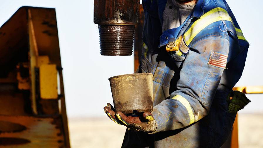Bloomberg: операторы трубопроводов США просят сократить добычу нефти - gazeta.ru - Сша - штат Техас