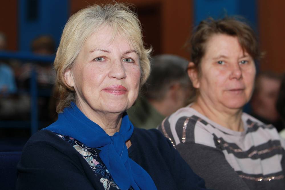 Пожилым москвичам на самоизоляции помогут 800 волонтеров - vm.ru