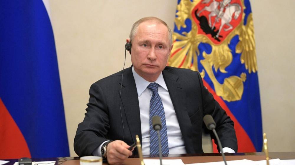 Владимир Путин - Путин поручил проводить постоянный мониторинг экономики из-за коронавируса - riafan.ru - Россия - Москва