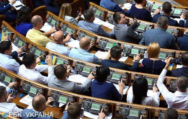 Давид Арахамия - В "Слуге народа" хотят, чтобы больные депутаты приходили в Раду в защитных костюмах - rbc.ua - Украина