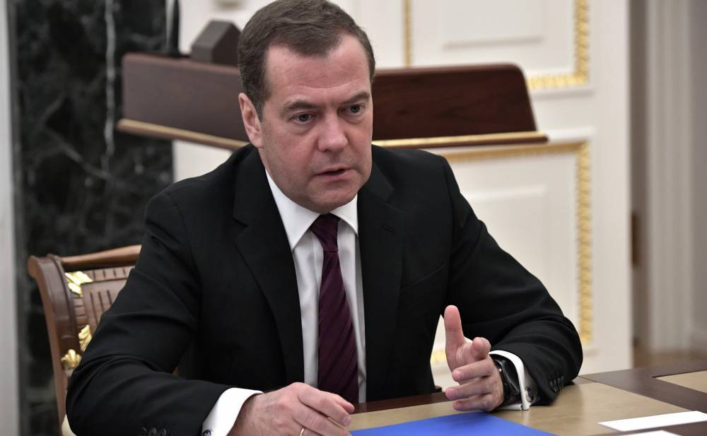 Дмитрий Медведев - Дмитрий Медведев призвал россиян не паниковать из-за коронавируса - vm.ru - Россия