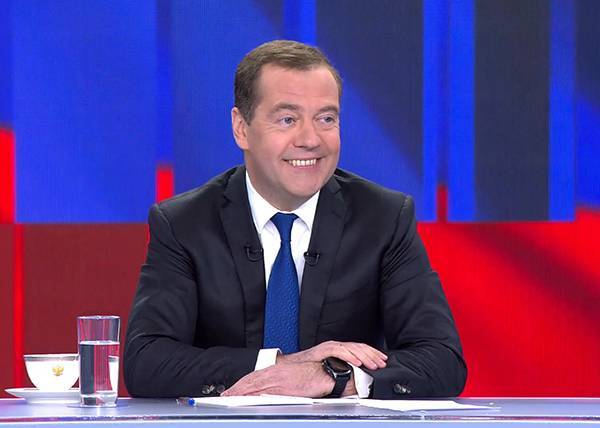 Владимир Путин - Дмитрий Медведев - Медведев призвал прислушаться к Путину и проявить самодисциплину - nakanune.ru - Россия