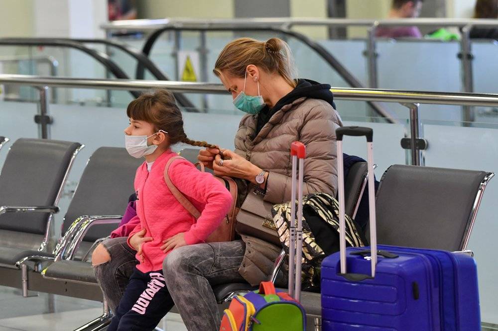 Разметку для дистанцирования пассажиров организовали в столичных аэропортах - vm.ru