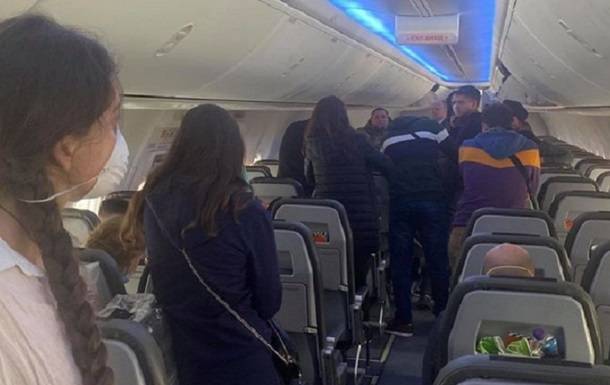 Андрей Демченко - В Борисполе 50 пассажиров отказываются от обсервации, их держат в самолете - korrespondent.net - Катар - Борисполь - Доха