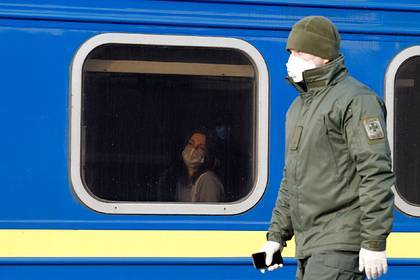 Дмитрий Кулеб - Украинцев попросили не возвращаться из-за границы в связи с коронавирусом - lenta.ru - Украина