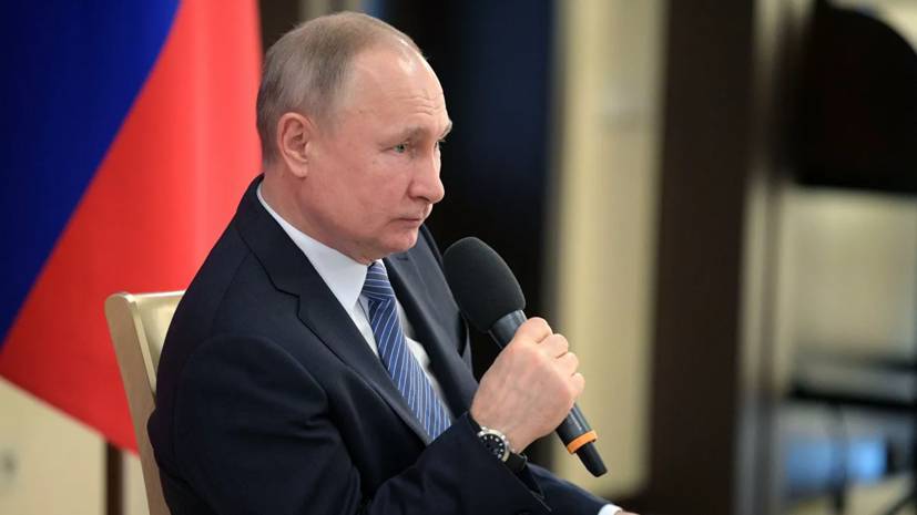Владимир Путин - Путин призвал пожилых россиян оставаться дома из-за коронавируса - russian.rt.com - Россия