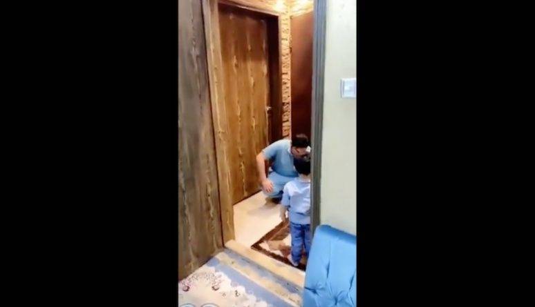 На вирусном видео врач не смог обнять сына из-за коронавируса и разрыдался - usa.one - Саудовская Аравия