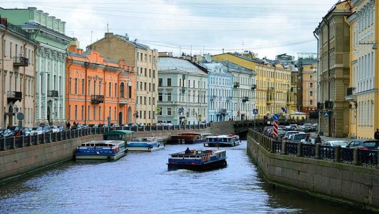 Власти Санкт-Петербурга объявили о режиме обязательной самоизоляции для всех - newizv.ru - Санкт-Петербург
