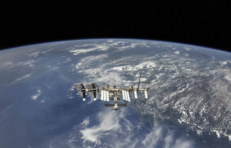 Космонавты отправятся на МКС, но им запрещены объятия и рукопожатия - news.ru