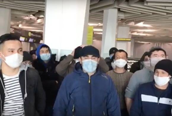 Граждане Киргизии застряли в аэропорту Новосибирска и объявили голодовку - znak.com - Россия - Киргизия - Новосибирск - Бишкек