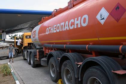 России предсказали массовые закупки бензина за рубежом - lenta.ru - Россия