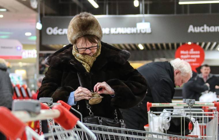 Почти две трети россиян оказались без сбережений во время кризиса - news.ru