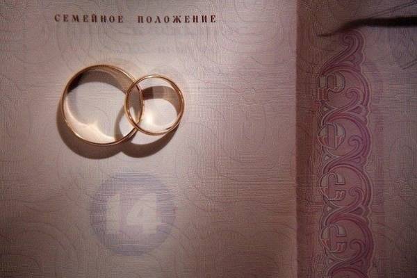 Минюст предложил до лета не женить и не разводить россиян из-за коронавируса - nakanune.ru - Россия