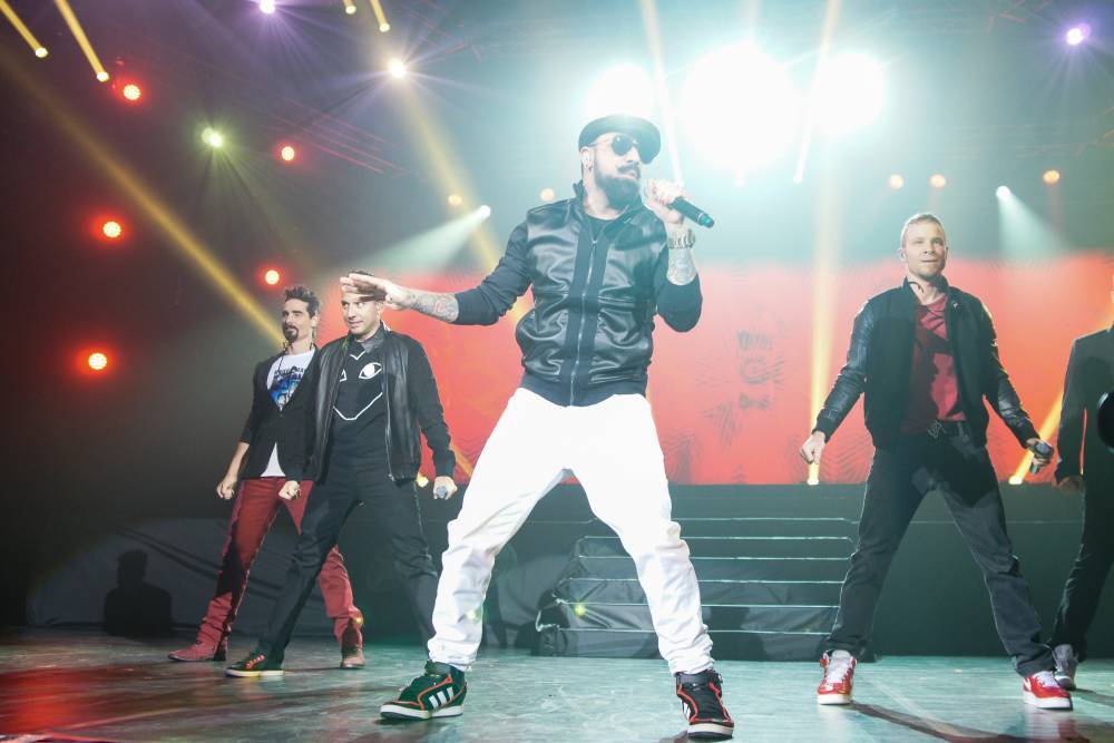 Элтон Джон - Вильям Айлиш - Солисты Backstreet Boys на карантине перепели хит спустя 20 лет - vm.ru