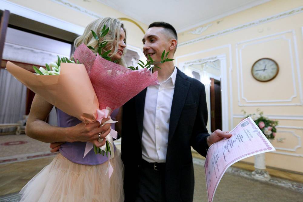 В России предложили приостановить заключение браков из-за коронавируса - vm.ru - Россия