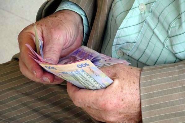 Денис Шмыгаль - В Украине могут перенести индексацию пенсий из-за карантина: что нужно знать - apostrophe.ua - Украина