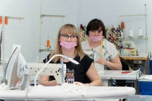 В Забайкалье школьница сшила 100 масок для волонтеров - rg.ru - Россия