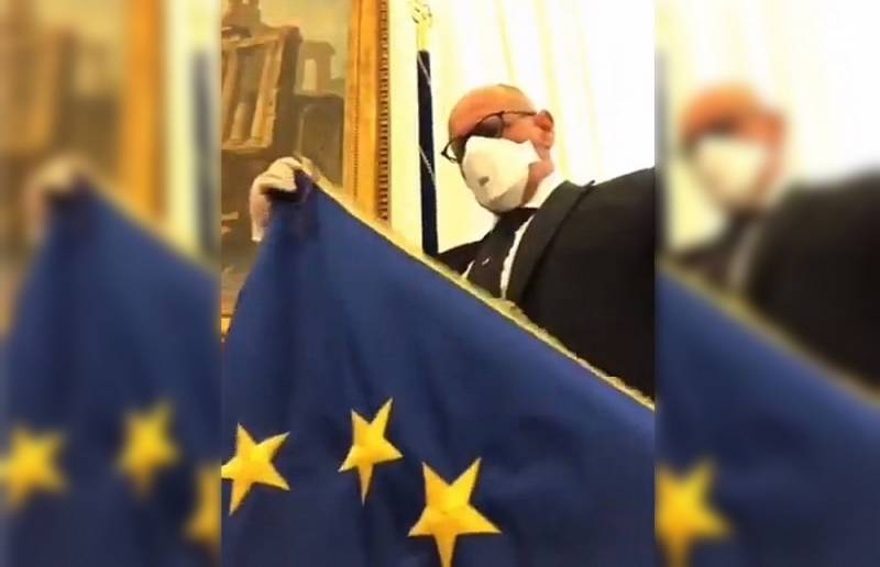 Фабио Рампелли - В Италии продолжают избавляться от флагов Евросоюза - topcor.ru - Италия - Евросоюз
