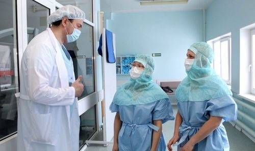 Медикам ХМАО, ухаживающим за больными коронавирусом, выделят ₽1,6 млрд - znak.com - округ Югра