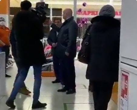Сергей Цивилев - Кемеровский губернатор под видеозапись накричал на посетителей ТРЦ - znak.com - Кемерово - Кемеровская обл.