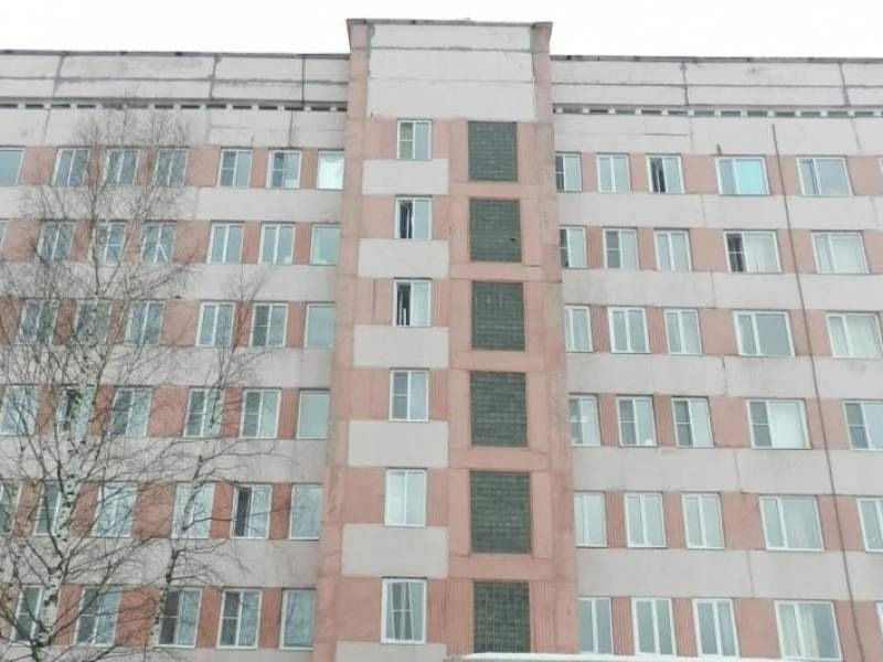 Более 50 пациентов больницы Сыктывкара заразились коронавирусом - dayonline.ru - Сыктывкар - район Эжвинский