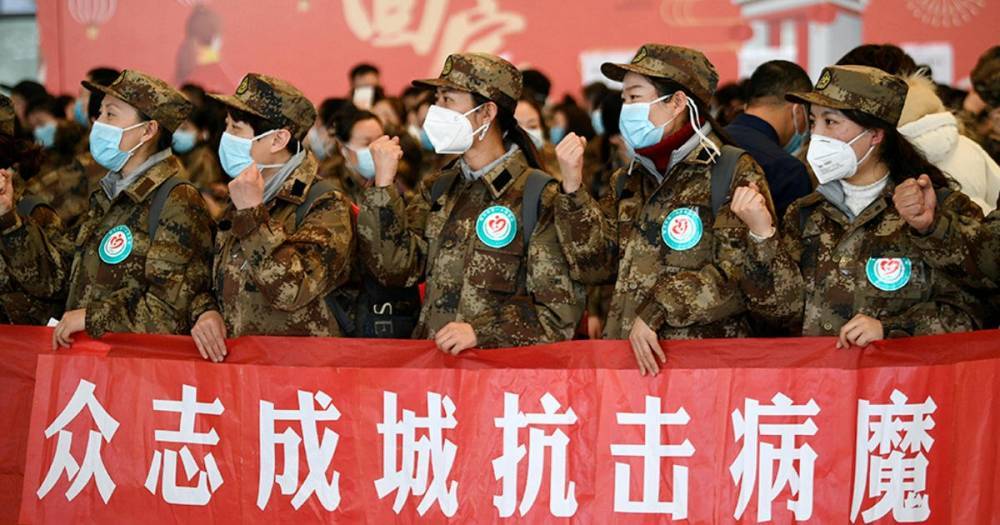 Больше трети больных COVID-19 в Китае находятся в тяжелом состоянии - ren.tv - Китай - штат Мэн