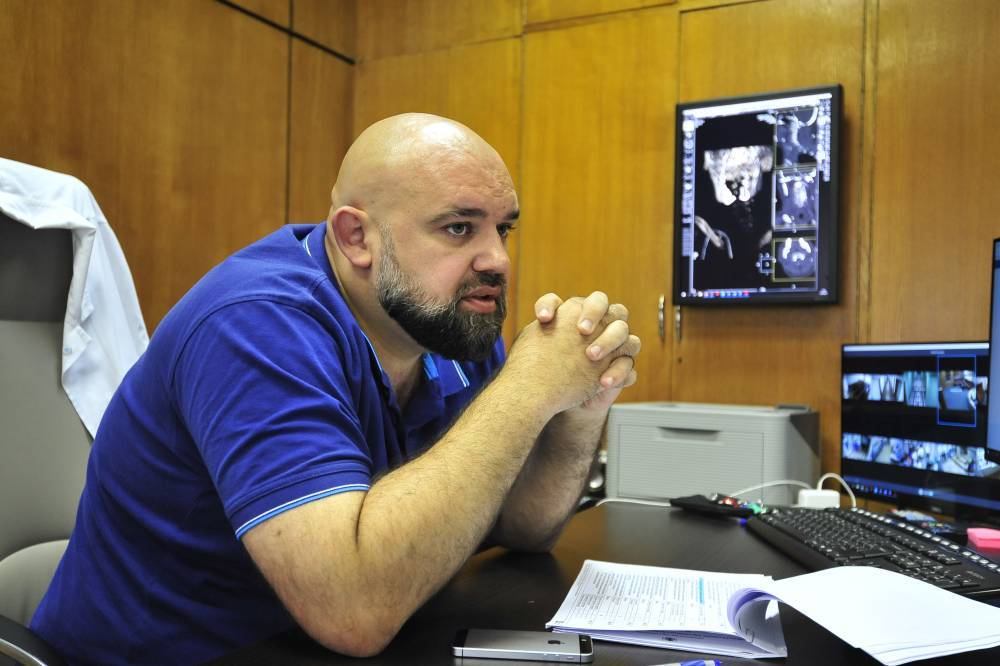 Денис Проценко - Алексей Хухрев - Медик заявил, что заражение главврача Коммунарки должно стать уроком для россиян - vm.ru