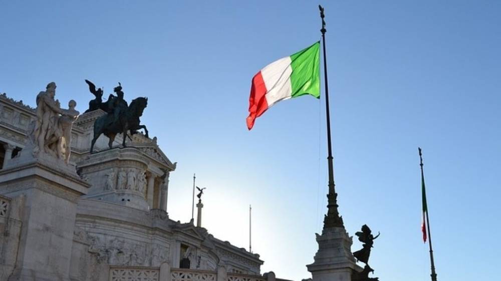 Фабио Рампелли - В Италии снимают флаги ЕС из-за отказа помогать в борьбе с коронавирусом - vestirossii.com - Франция - Италия - Германия - Евросоюз - Рим - Брюссель
